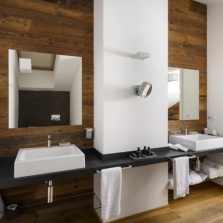 Montana & Spa, By R Collection La Thuile