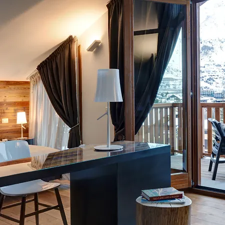 Montana & Spa, By R Collection