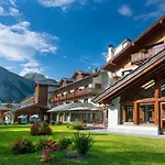 Montana & Spa, By R Collection