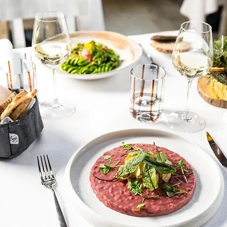 Montana & Spa, By R Collection La Thuile